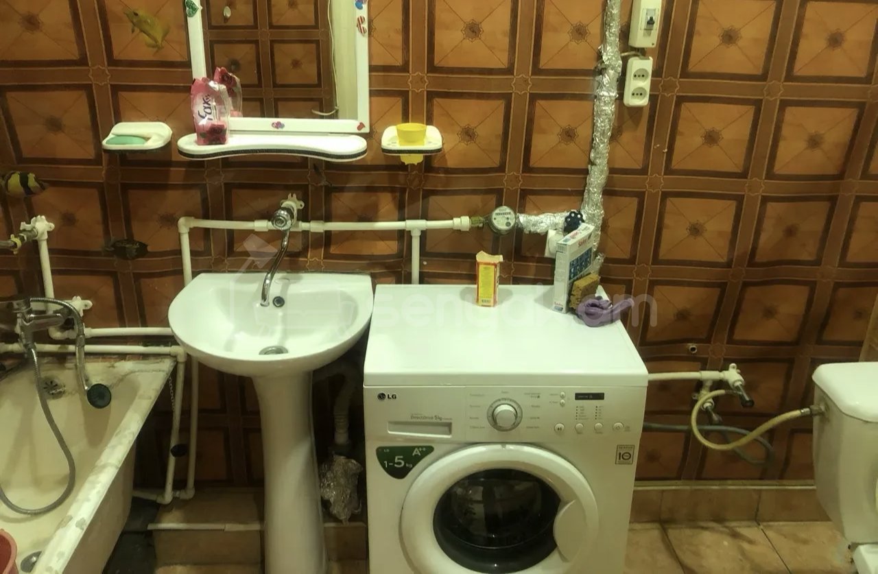1 Սենյականոց Բնակարան Քարե Շենքում, 38քմ, 2/5 հարկ, Նորմալ Վիճակում, Կահավորված, Արևկող