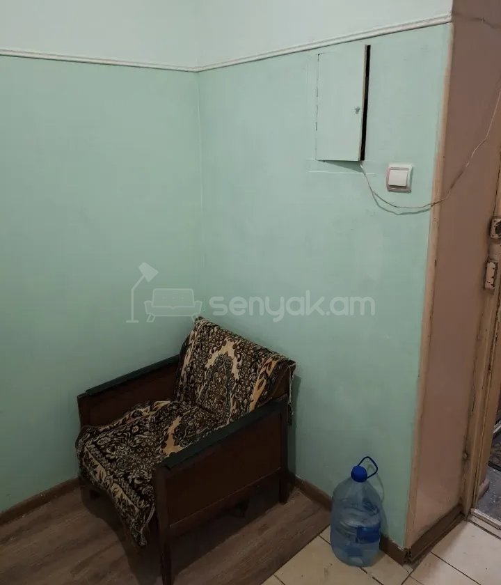 1 Սենյականոց Բնակարան Քարե Շենքում, 40քմ, 2/5 հարկ, Նորմալ Վիճակում, Կահավորված