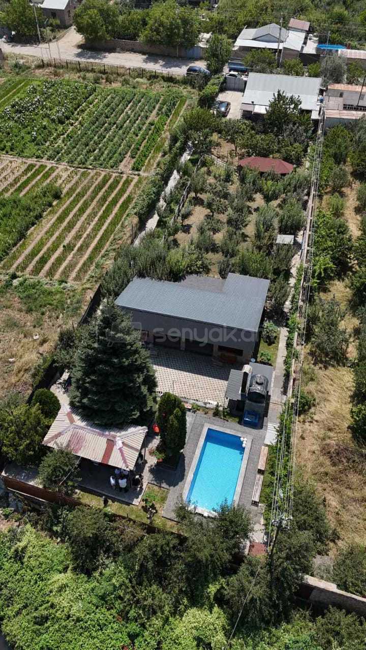 1 Սենյականոց Ամառանոց, 100քմ, Լողավազանով