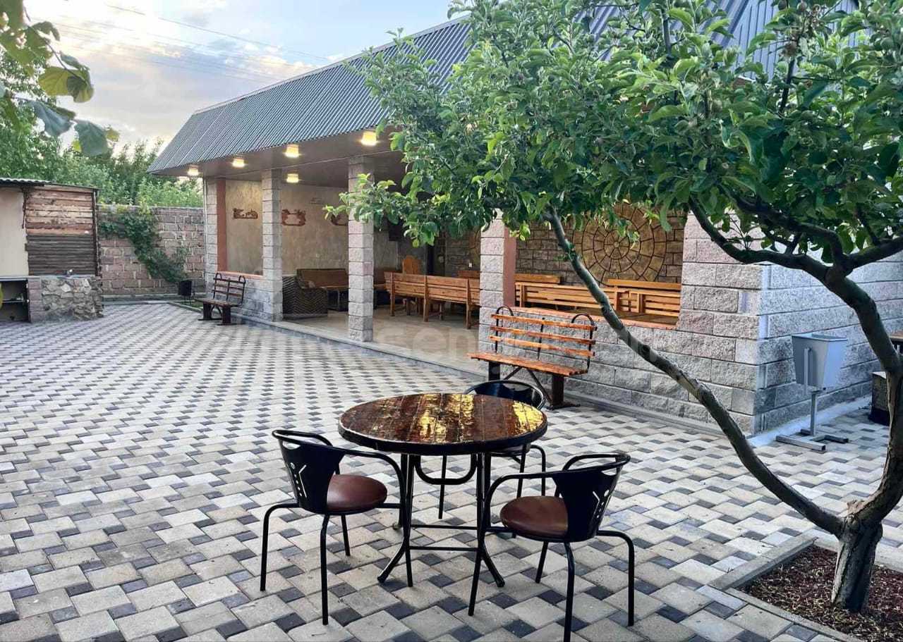 1 Սենյականոց Ամառանոց, 100քմ, Լողավազանով