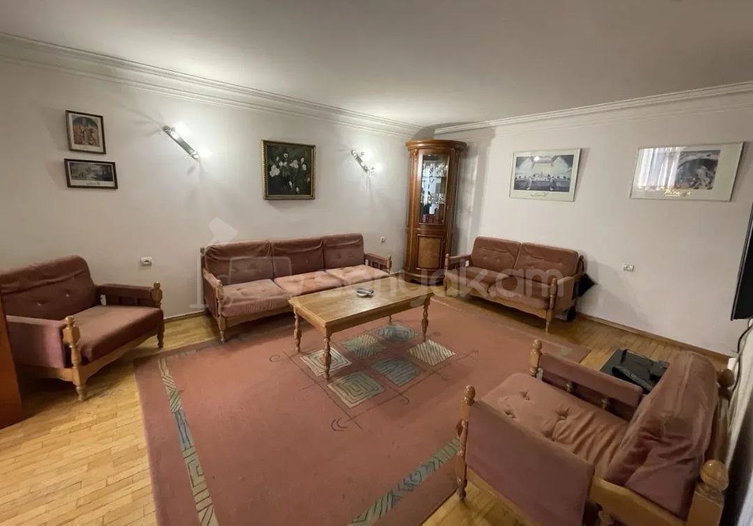 2 Սենյականոց Բնակարան Քարե Շենքում, 46քմ, 4/5 հարկ, Նորմալ Վիճակում, Կահավորված, Արևկող