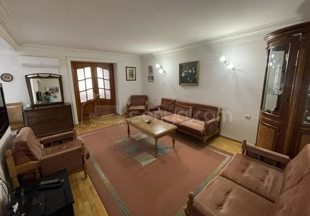 2 Սենյականոց Բնակարան Քարե Շենքում, 46քմ, 4/5 հարկ, Նորմալ Վիճակում, Կահավորված, Արևկող