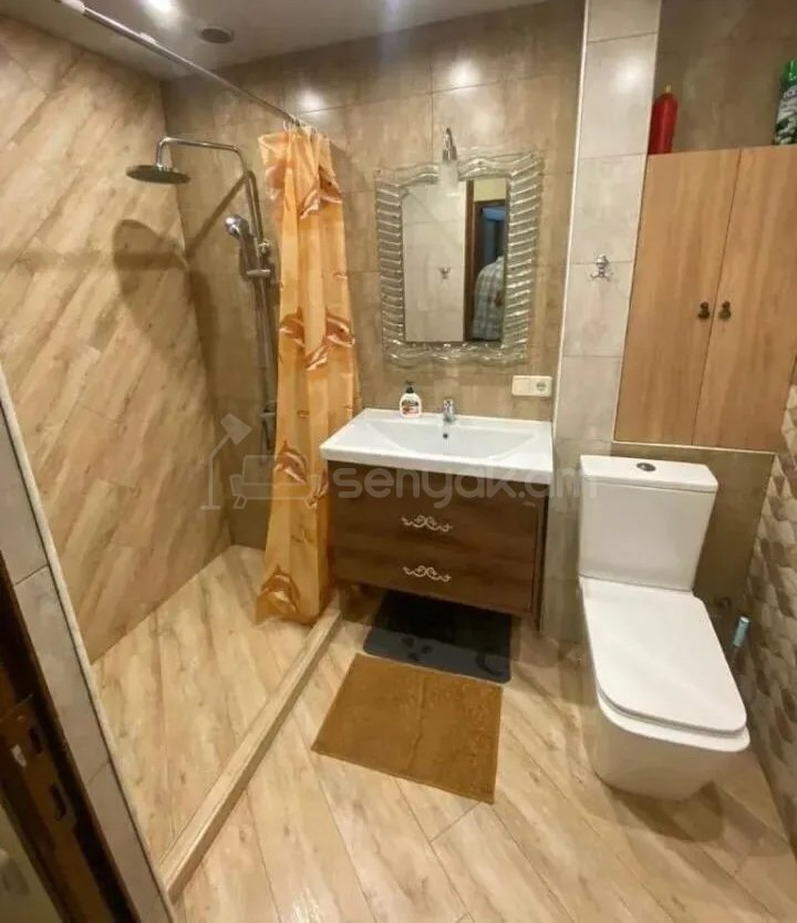3 Սենյականոց Բնակարան Քարե Շենքում, 80քմ, 2/5 հարկ, Կապիտալ Վերանորոգված, Կահավորված