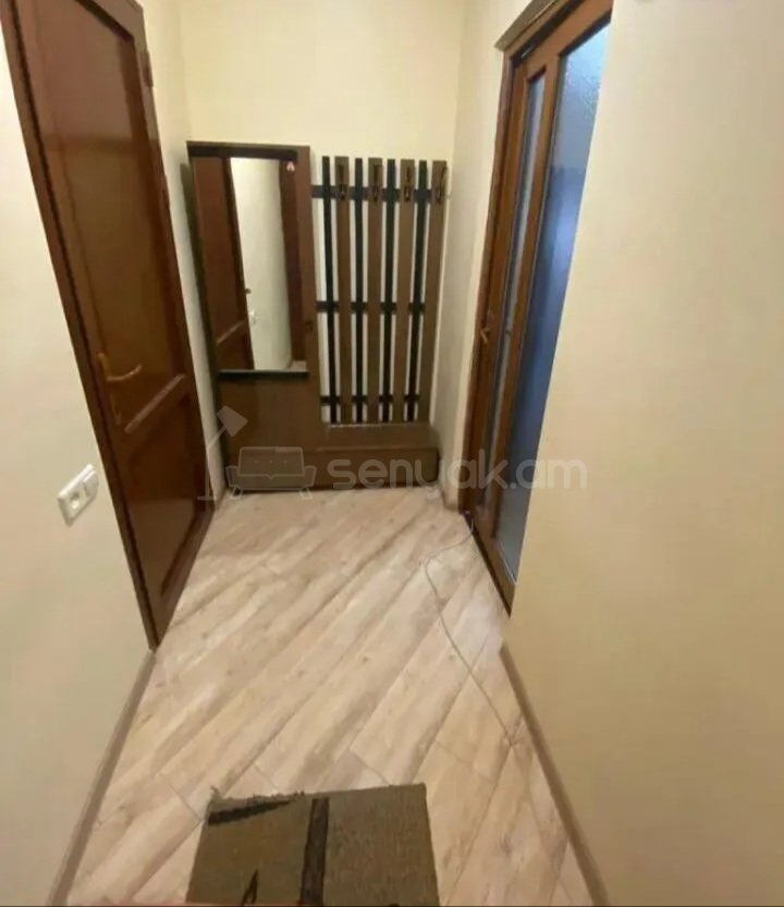 3 Սենյականոց Բնակարան Քարե Շենքում, 80քմ, 2/5 հարկ, Կապիտալ Վերանորոգված, Կահավորված