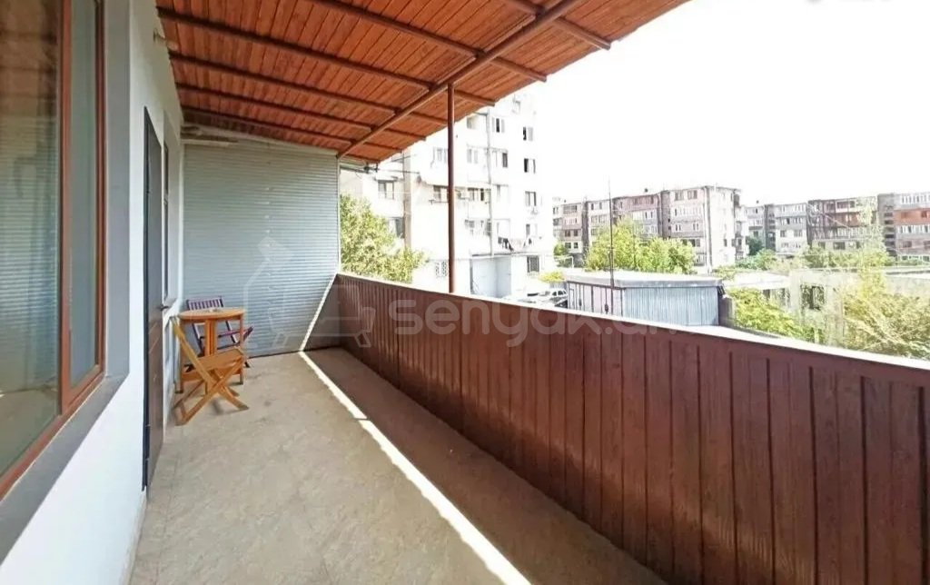 3 Սենյականոց Բնակարան Քարե Շենքում, 80քմ, 2/5 հարկ, Կապիտալ Վերանորոգված, Կահավորված