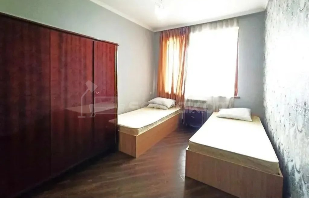 3 Սենյականոց Բնակարան Քարե Շենքում, 80քմ, 2/5 հարկ, Կապիտալ Վերանորոգված, Կահավորված