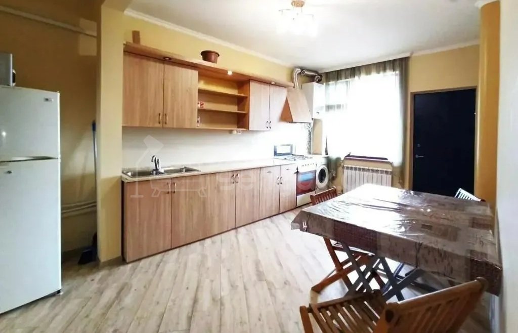 3 Սենյականոց Բնակարան Քարե Շենքում, 80քմ, 2/5 հարկ, Կապիտալ Վերանորոգված, Կահավորված