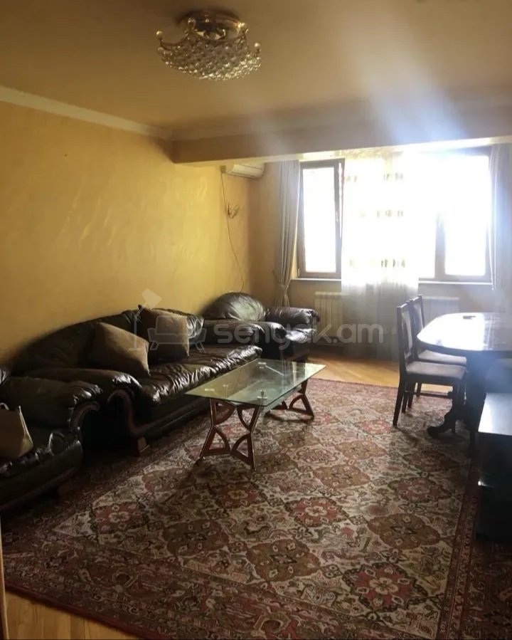 3 Սենյականոց Բնակարան Քարե Շենքում, 78քմ, 4/5 հարկ, Կապիտալ Վերանորոգված, Կահավորված