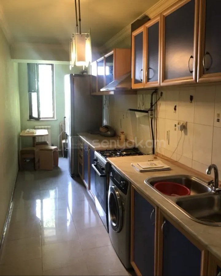 3 Սենյականոց Բնակարան Քարե Շենքում, 78քմ, 4/5 հարկ, Կապիտալ Վերանորոգված, Կահավորված