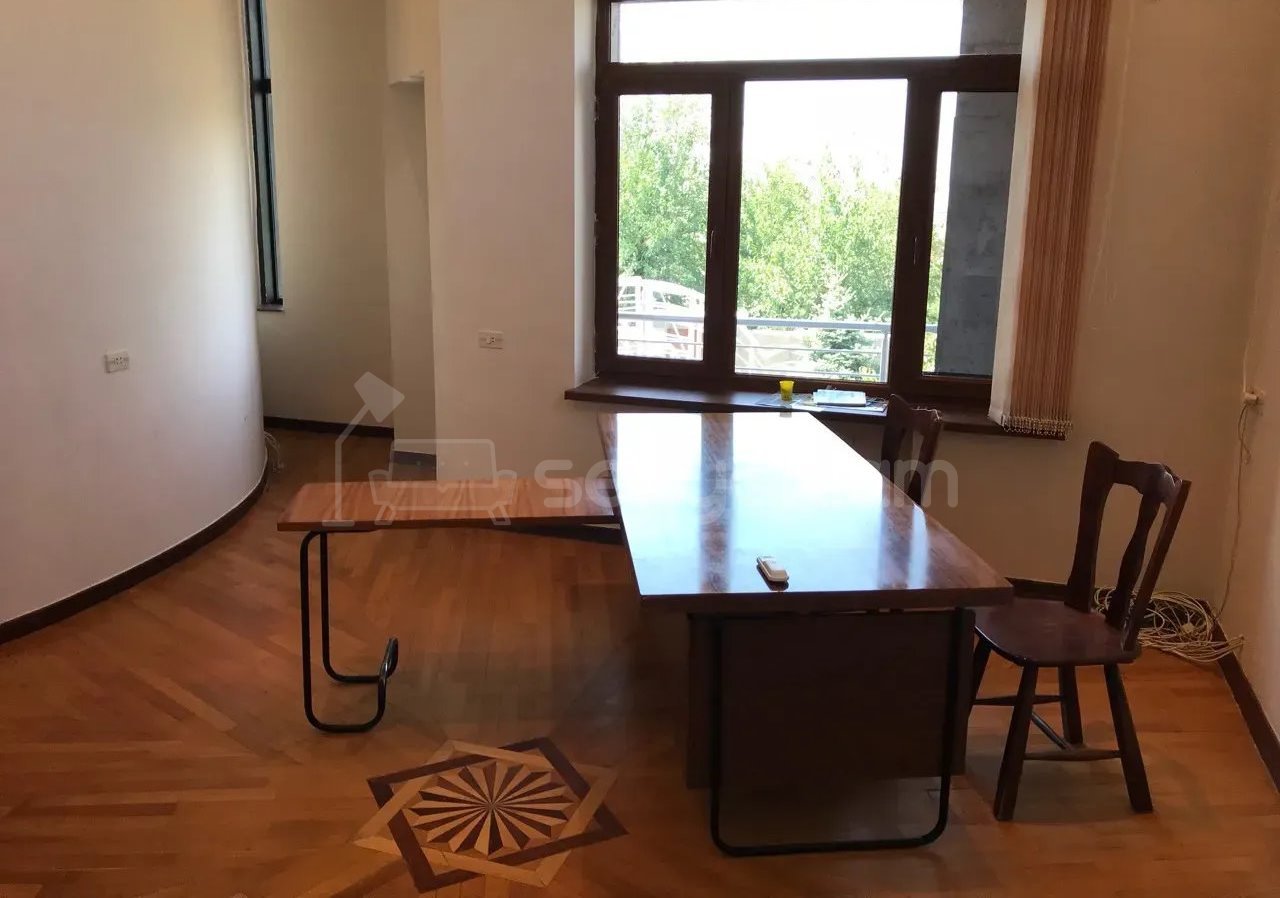 8 Սենյականոց Շքեղ Առանձնատուն, 840քմ, Կահավորված, Ավտոտնակով
