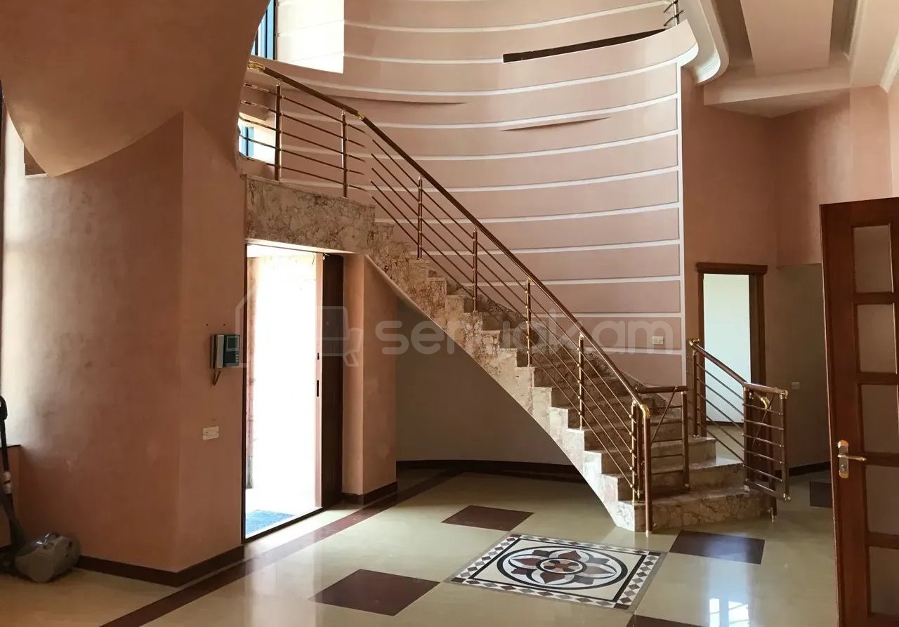 8 Սենյականոց Շքեղ Առանձնատուն, 840քմ, Կահավորված, Ավտոտնակով