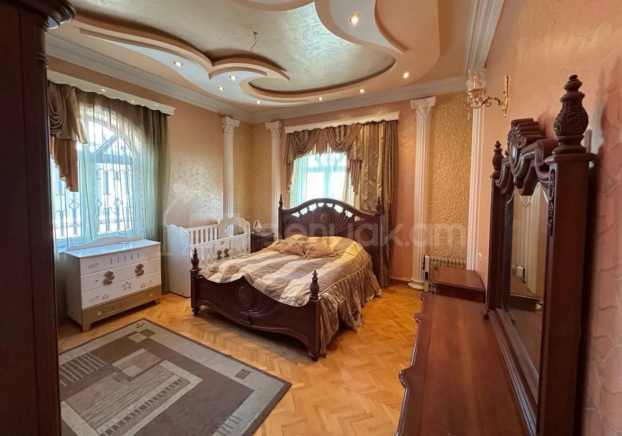 8 Սենյականոց Շքեղ Առանձնատուն, 200քմ, Կահավորված, Լողավազանով, Ավտոտնակով
