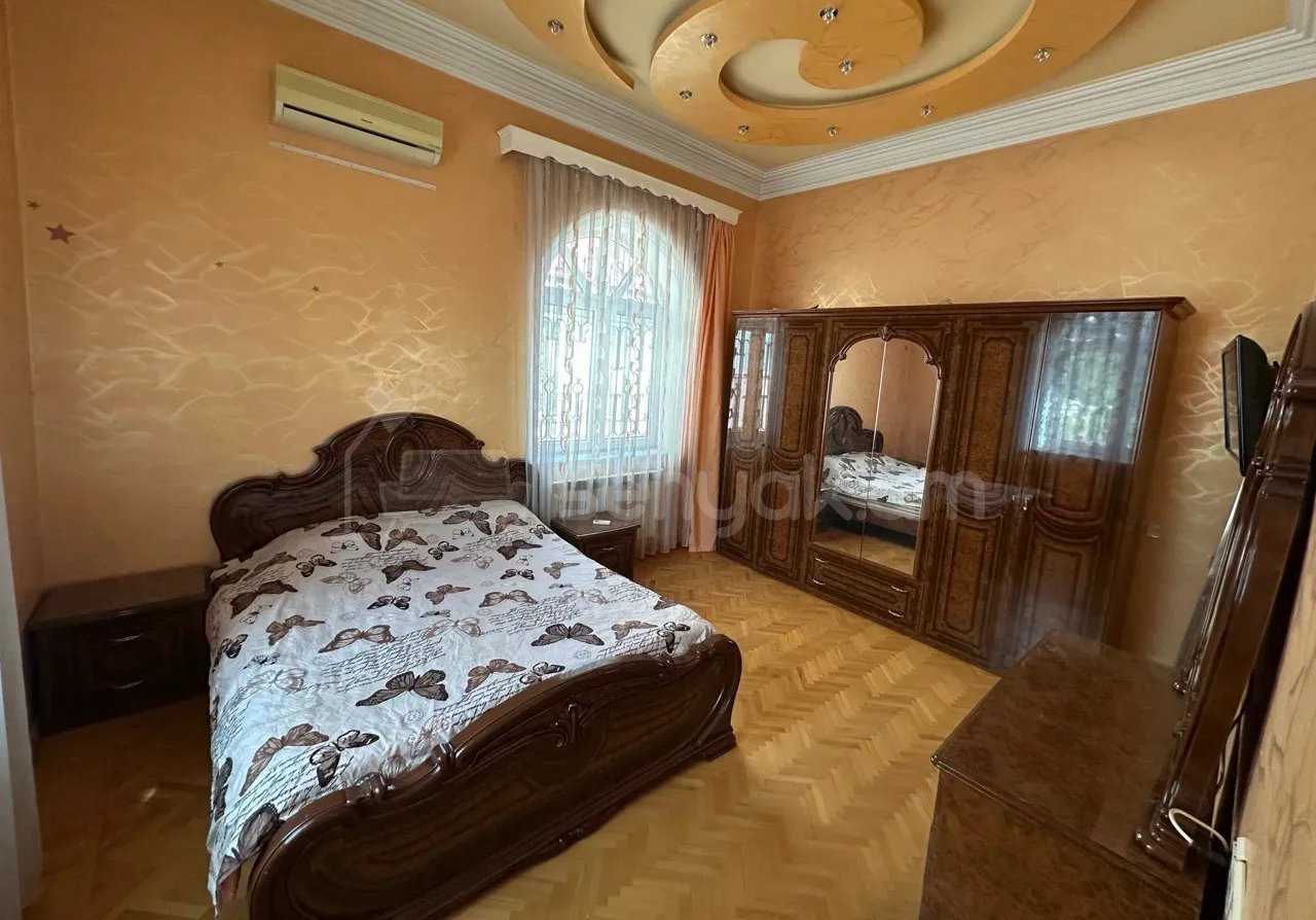 8 Սենյականոց Շքեղ Առանձնատուն, 200քմ, Կահավորված, Լողավազանով, Ավտոտնակով