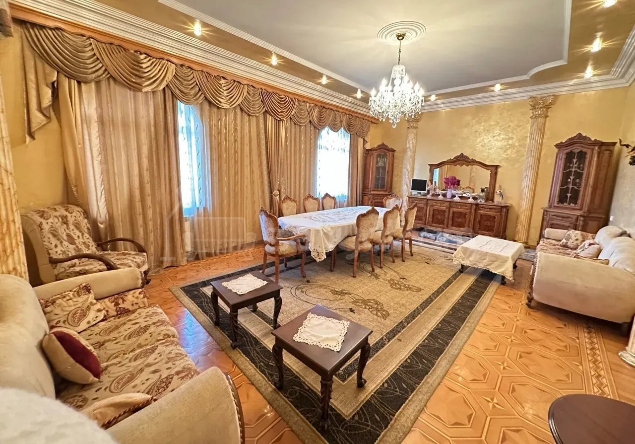 8 Սենյականոց Շքեղ Առանձնատուն, 200քմ, Կահավորված, Լողավազանով, Ավտոտնակով