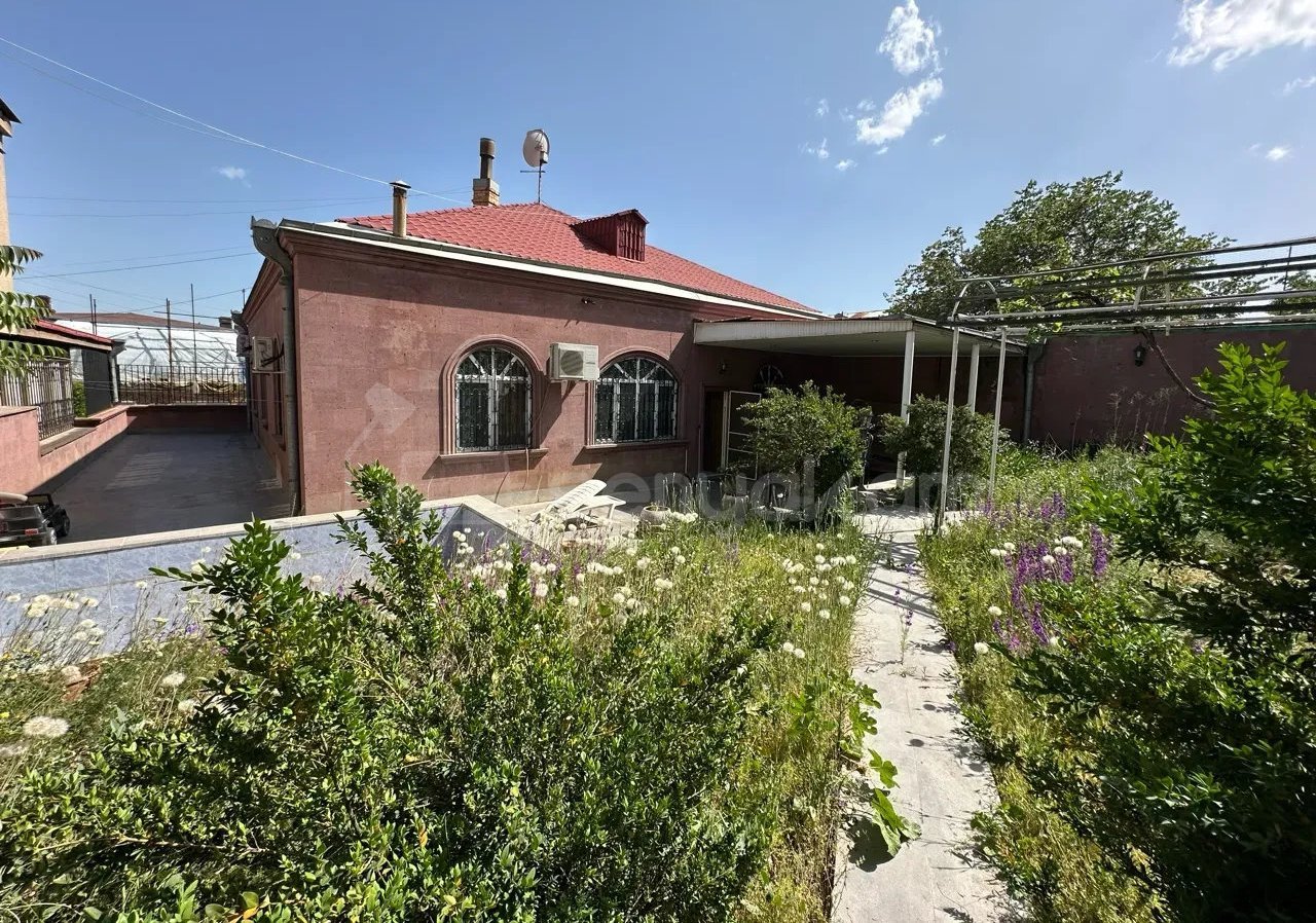 8 Սենյականոց Շքեղ Առանձնատուն, 200քմ, Կահավորված, Լողավազանով, Ավտոտնակով