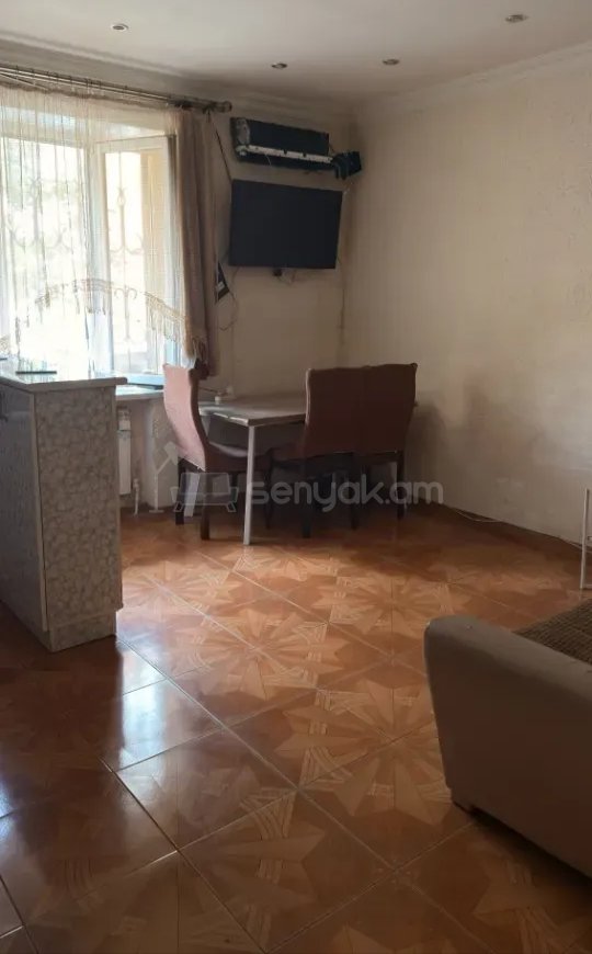 2 Սենյականոց Բնակարան Քարե Շենքում, 58քմ, 1/4 հարկ, Նորմալ Վիճակում, Կահավորված