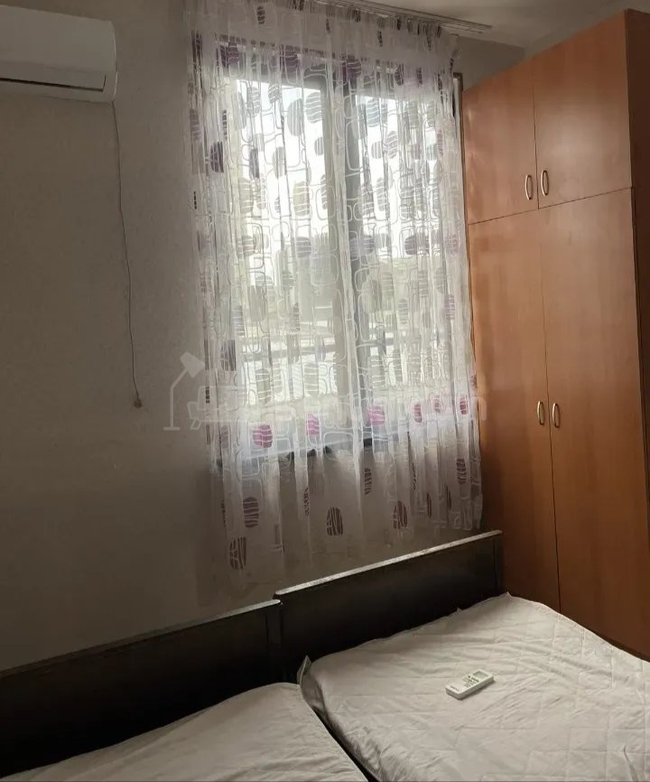 3 Սենյականոց Բնակարան Քարե Շենքում, 58քմ, 1/1 հարկ, Նորմալ Վիճակում, Կահավորված