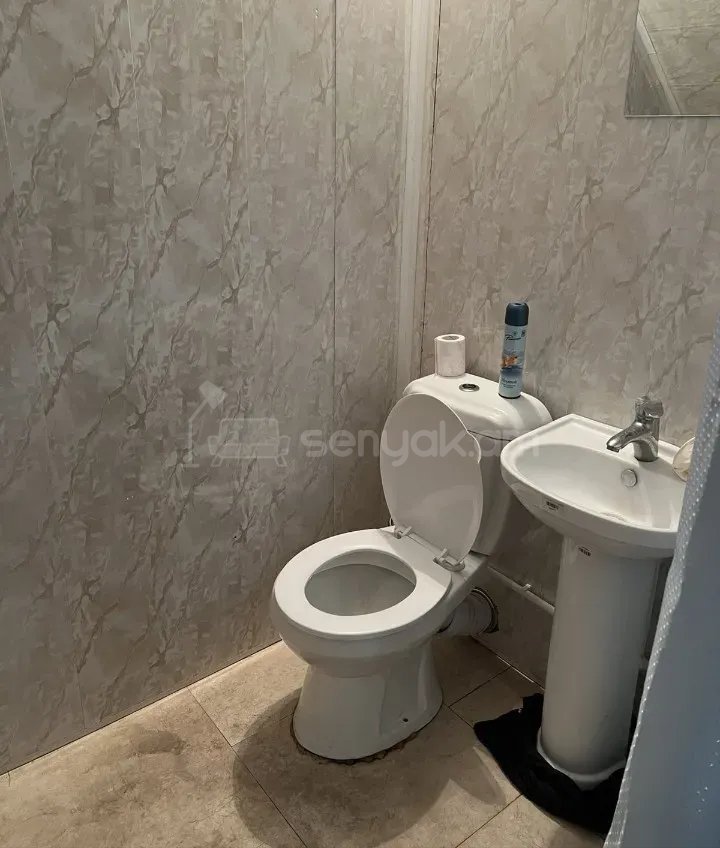 3 Սենյականոց Բնակարան Քարե Շենքում, 58քմ, 1/1 հարկ, Նորմալ Վիճակում, Կահավորված