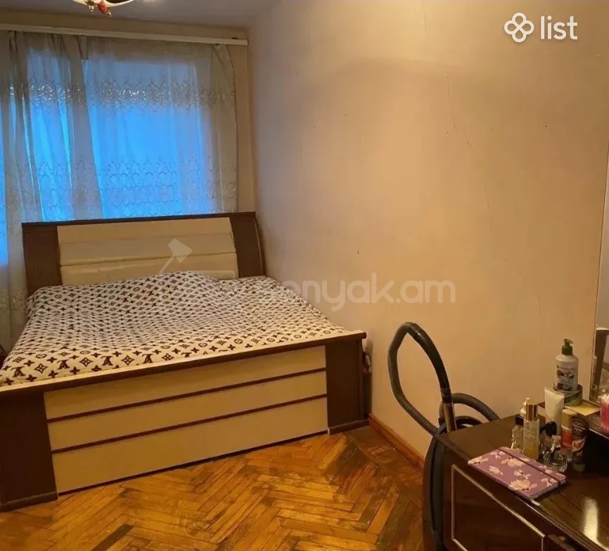 2 Սենյականոց Բնակարան Քարե Շենքում, 56քմ, 3/5 հարկ, Նորմալ Վիճակում, Կահավորված
