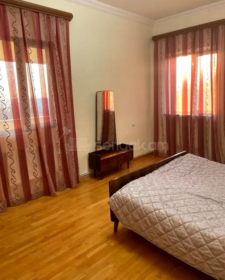 8 Սենյականոց Շքեղ Առանձնատուն, 320քմ, Կահավորված, Ավտոտնակով