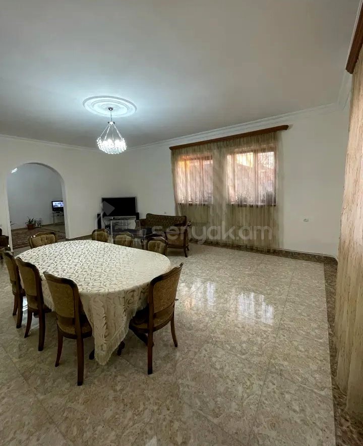 8 Սենյականոց Շքեղ Առանձնատուն, 320քմ, Կահավորված, Ավտոտնակով