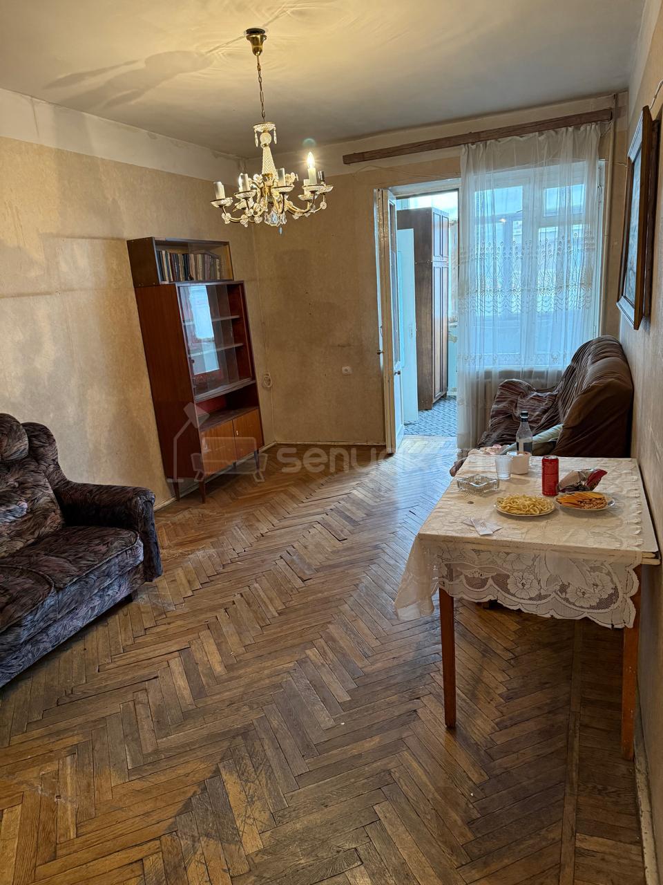 3 Սենյականոց Բնակարան Քարե Շենքում, 80քմ, 5/5 հարկ, Պետական Վիճակում