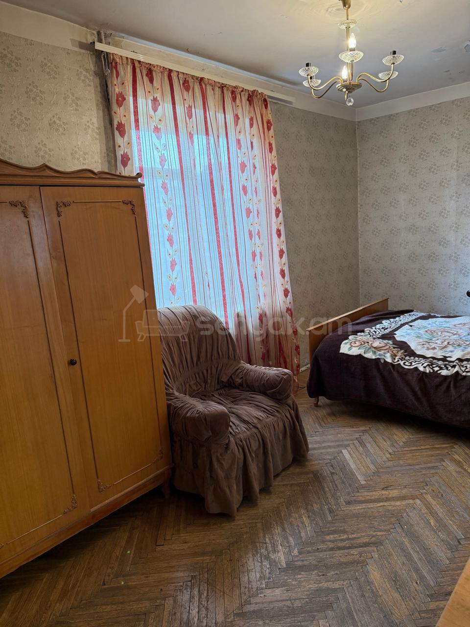 3 Սենյականոց Բնակարան Քարե Շենքում, 80քմ, 5/5 հարկ, Պետական Վիճակում