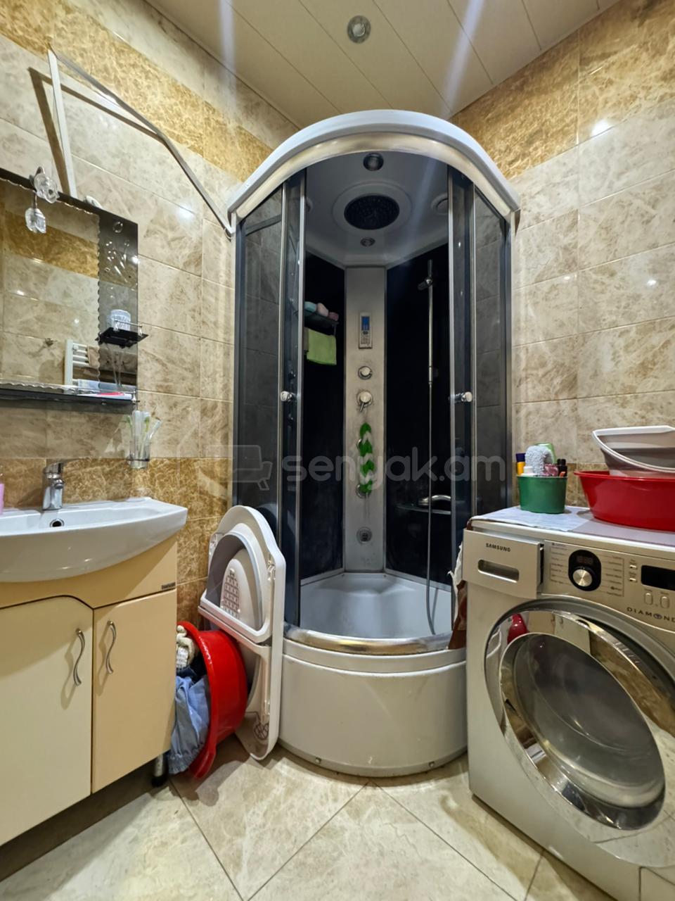3 Սենյականոց Բնակարան Քարե Շենքում, 120քմ, 2/4 հարկ, Կապիտալ Վերանորոգված, Կահավորված