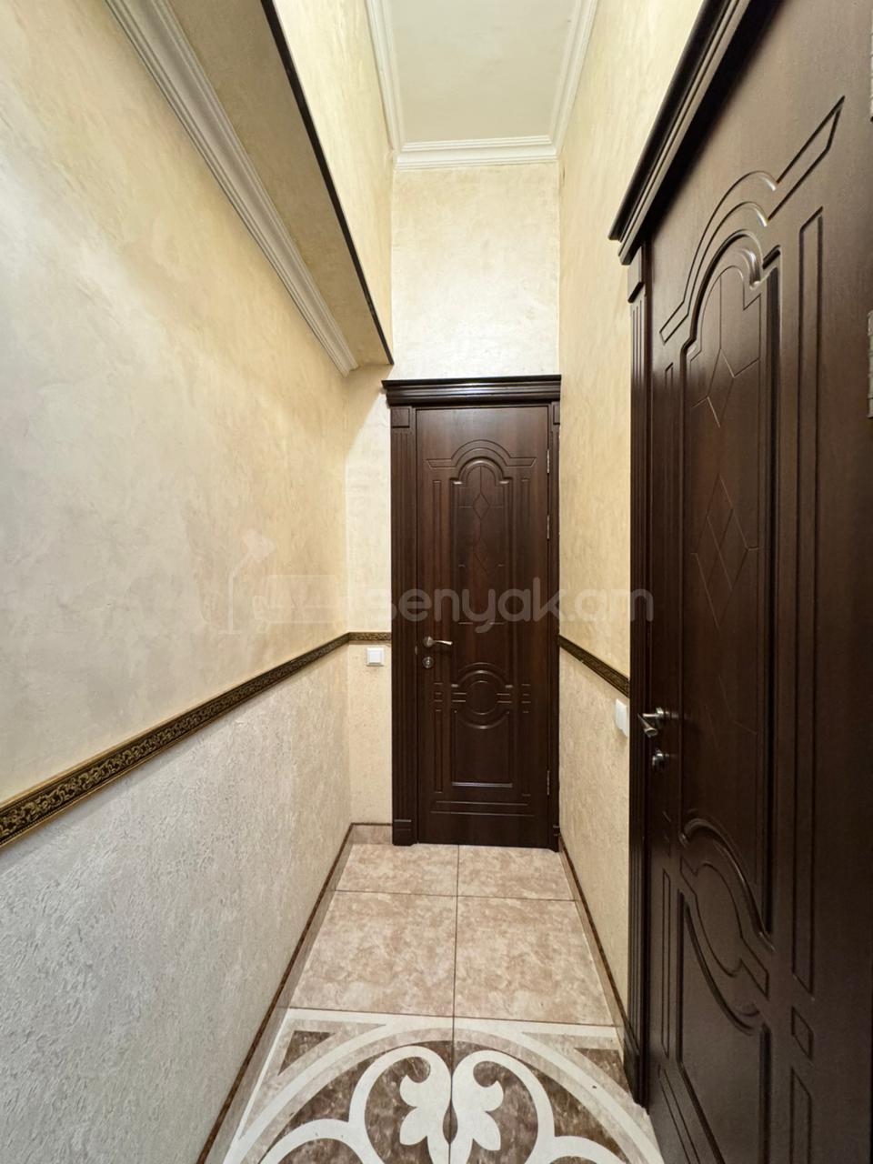 3 Սենյականոց Բնակարան Քարե Շենքում, 120քմ, 2/4 հարկ, Կապիտալ Վերանորոգված, Կահավորված