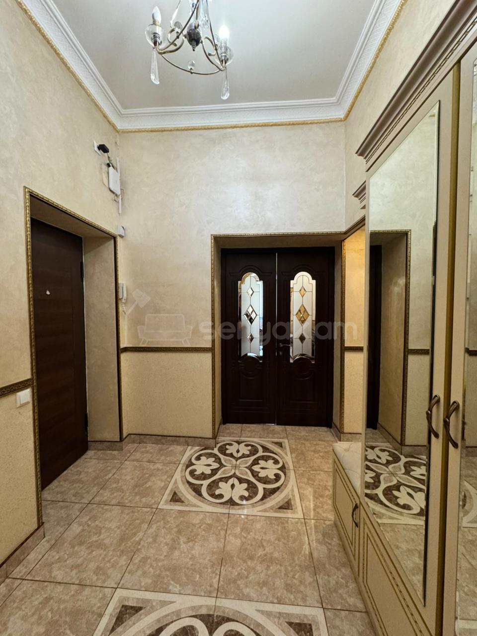 3 Սենյականոց Բնակարան Քարե Շենքում, 120քմ, 2/4 հարկ, Կապիտալ Վերանորոգված, Կահավորված