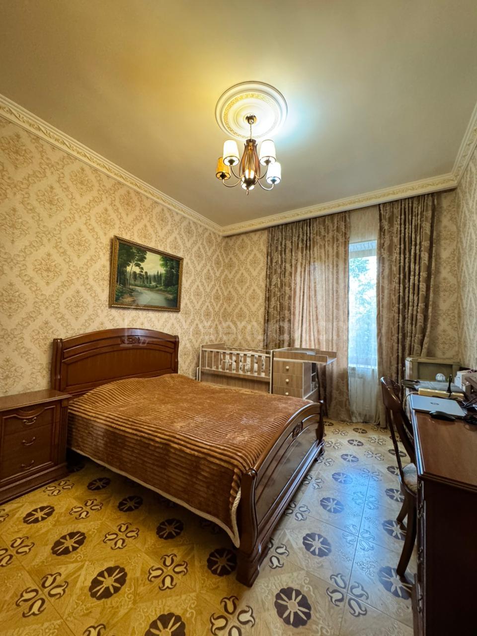 3 Սենյականոց Բնակարան Քարե Շենքում, 120քմ, 2/4 հարկ, Կապիտալ Վերանորոգված, Կահավորված