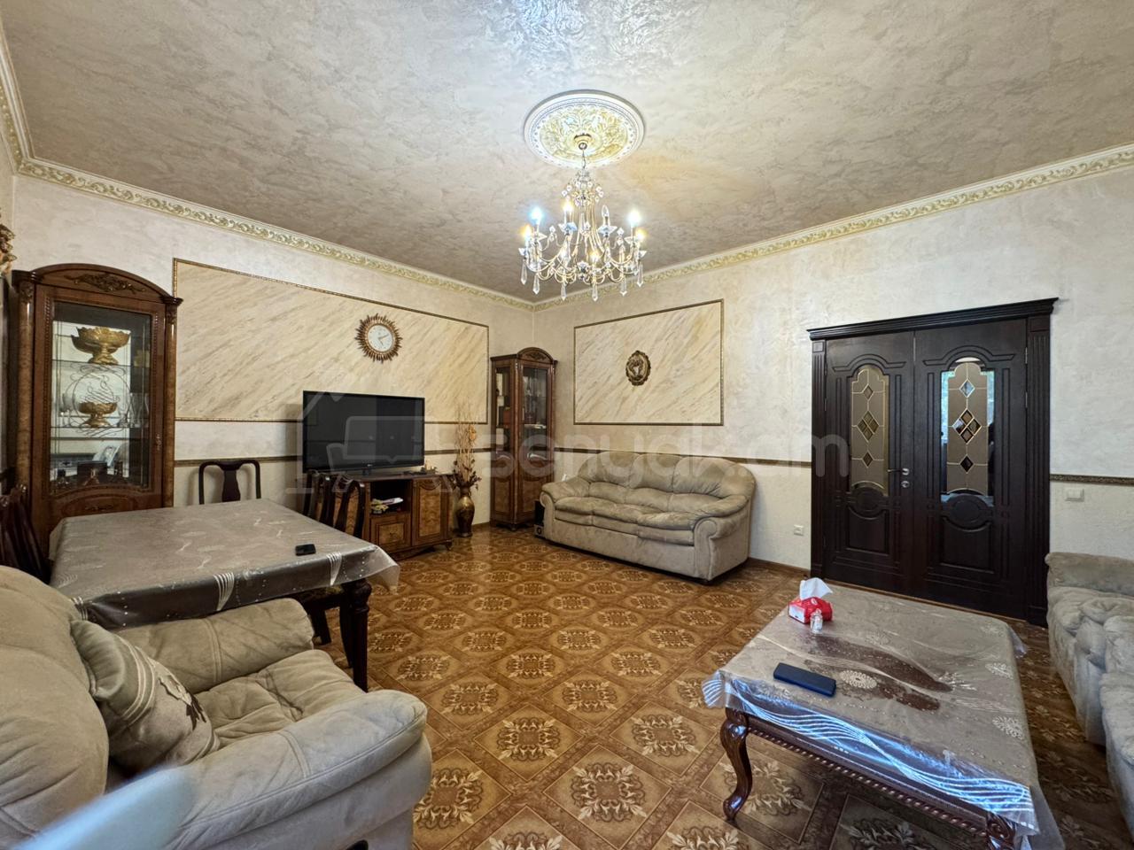 3 Սենյականոց Բնակարան Քարե Շենքում, 120քմ, 2/4 հարկ, Կապիտալ Վերանորոգված