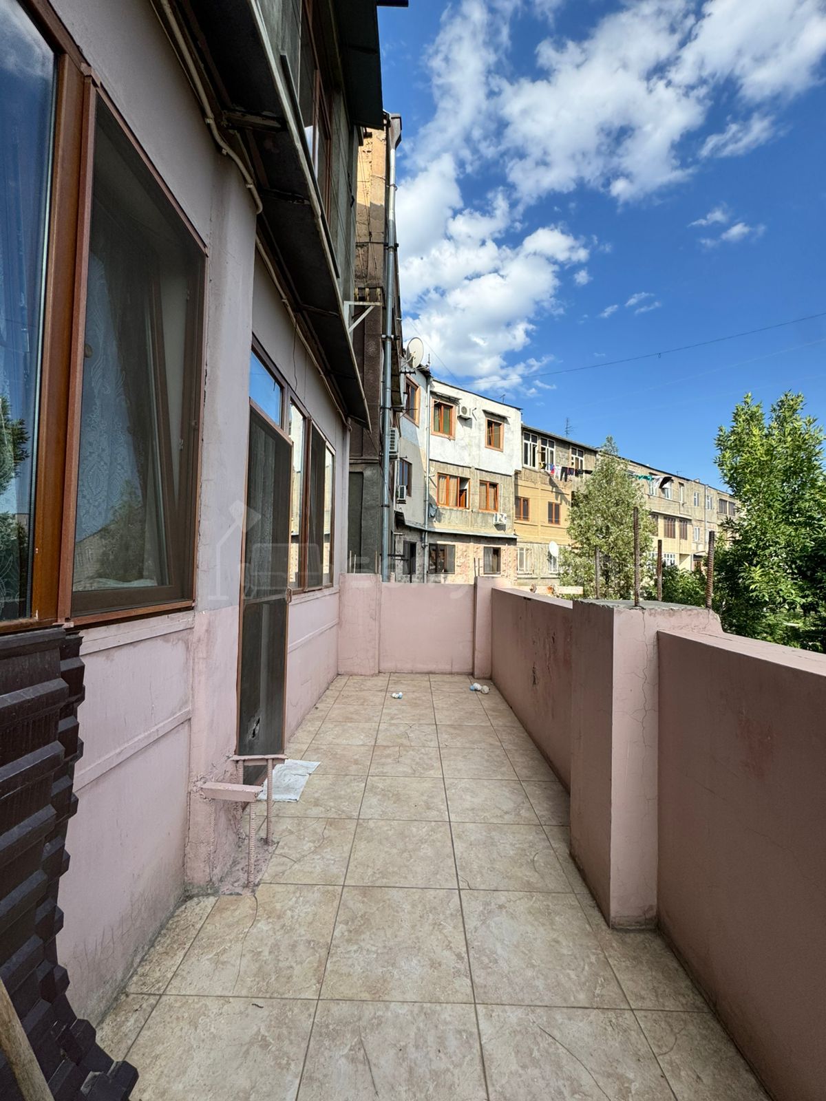3 Սենյականոց Բնակարան Քարե Շենքում, 120քմ, 2/4 հարկ, Կապիտալ Վերանորոգված