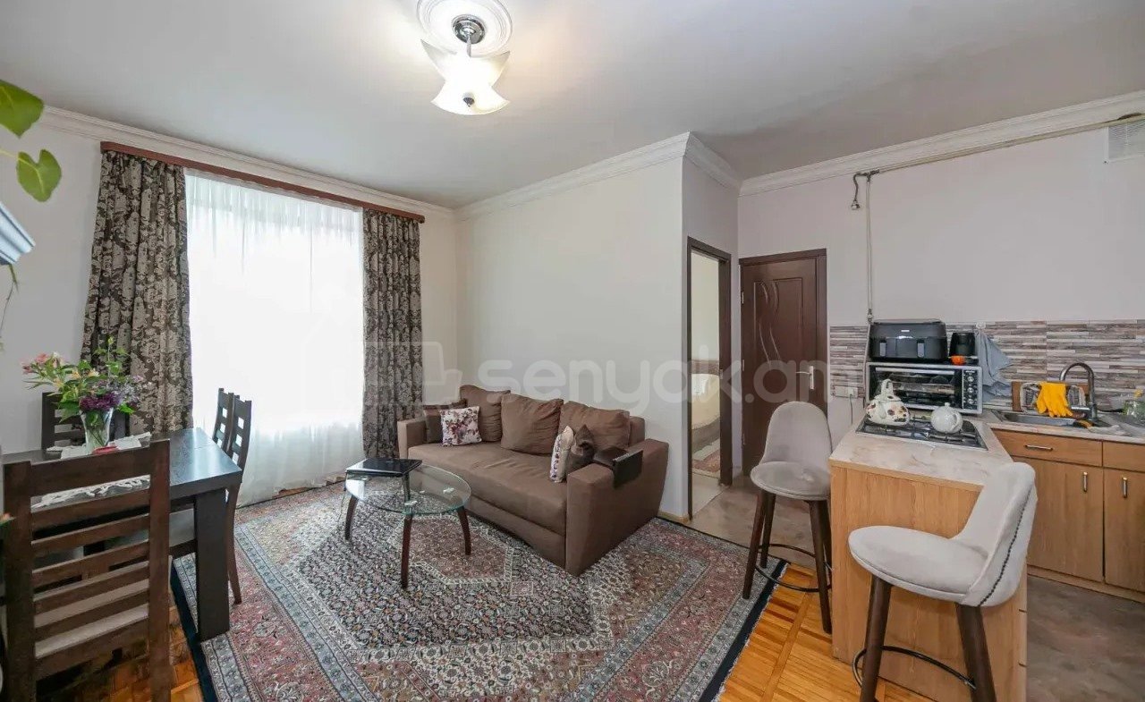 2 Սենյականոց Բնակարան Քարե Շենքում, 35քմ, 2/5 հարկ, Կոսմետիկ Վերանորոգված