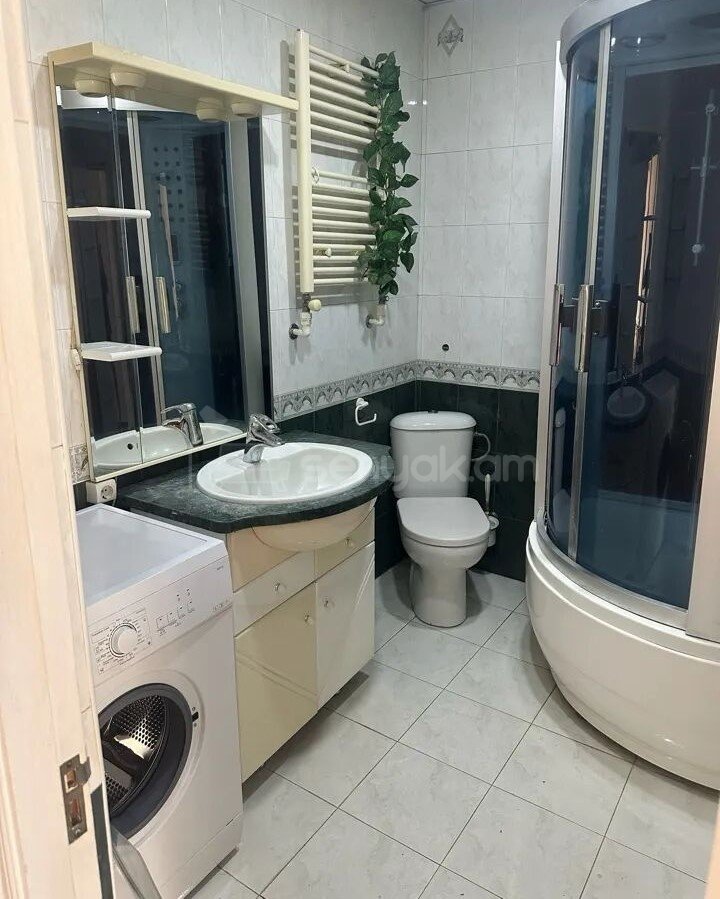 3 Սենյականոց Բնակարան Քարե Շենքում, 100քմ, 4/4 հարկ, Կապիտալ Վերանորոգված