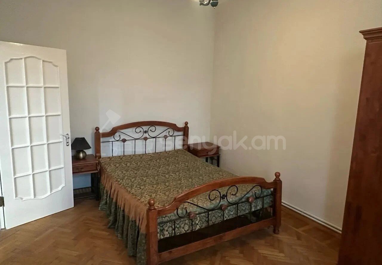 3 Սենյականոց Բնակարան Քարե Շենքում, 100քմ, 4/4 հարկ, Կապիտալ Վերանորոգված
