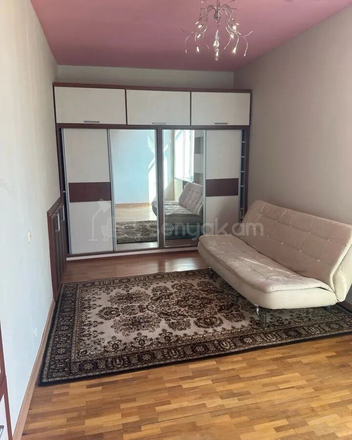 3 Սենյականոց Բնակարան Քարե Շենքում, 100քմ, 4/4 հարկ, Կապիտալ Վերանորոգված
