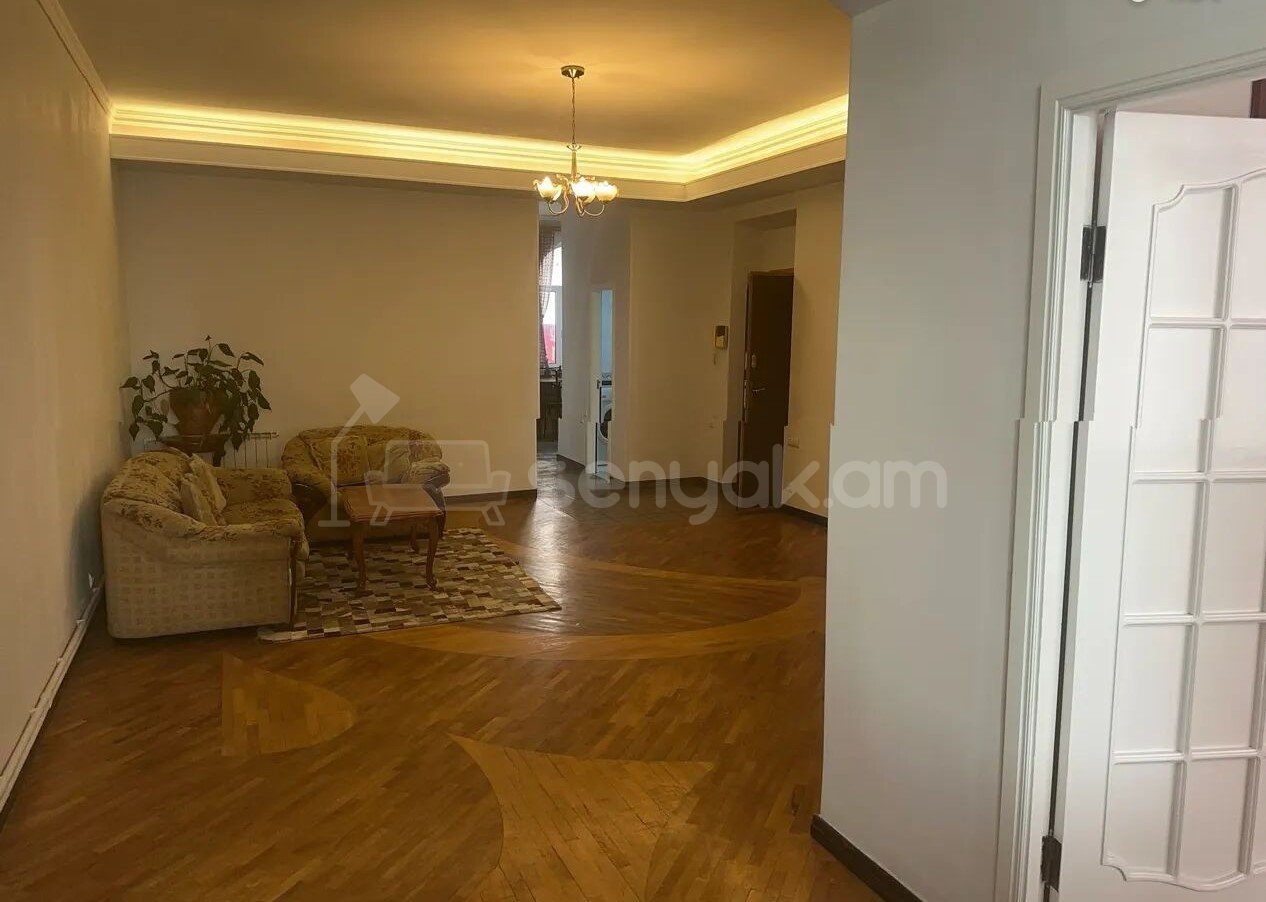 3 Սենյականոց Բնակարան Քարե Շենքում, 100քմ, 4/4 հարկ, Կապիտալ Վերանորոգված