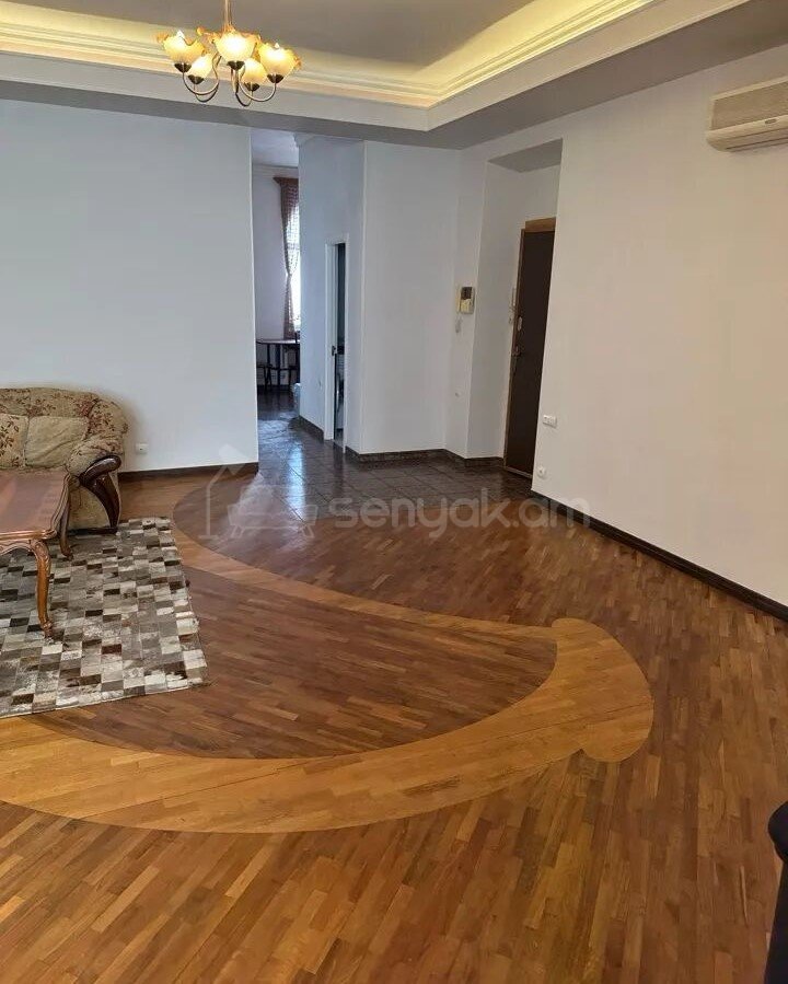 3 Սենյականոց Բնակարան Քարե Շենքում, 100քմ, 4/4 հարկ, Կապիտալ Վերանորոգված