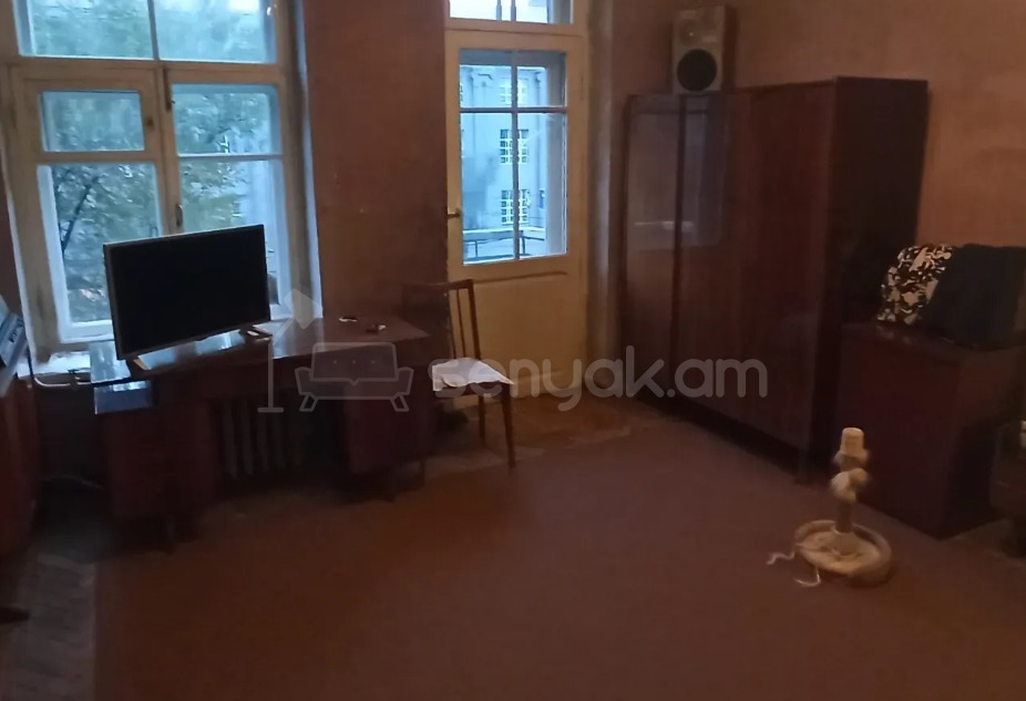 3 Սենյականոց Բնակարան Քարե Շենքում, 110քմ, 3/4 հարկ, Պետական Վիճակում