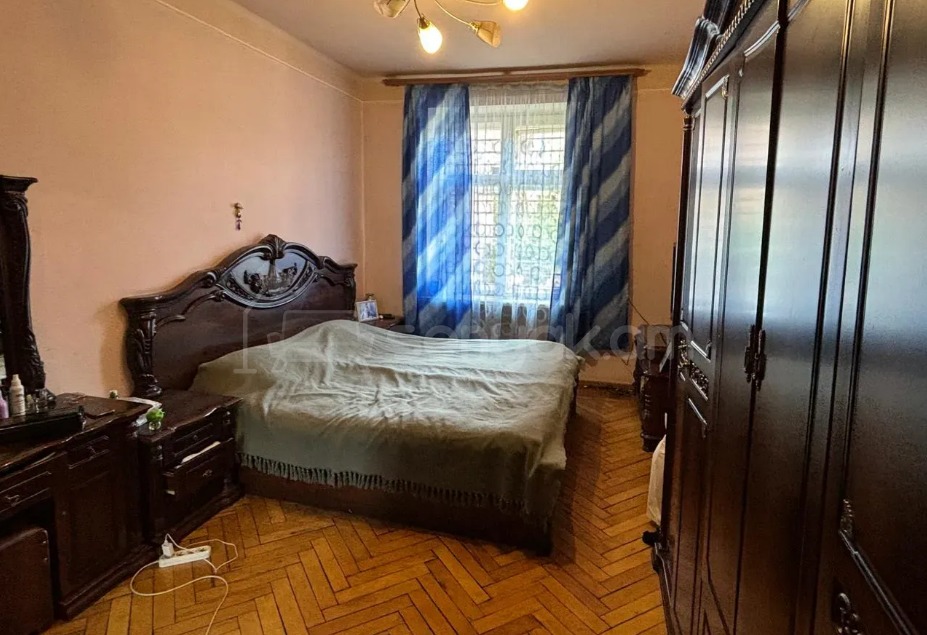 3 Սենյականոց Բնակարան Քարե Շենքում, 90քմ, 2/5 հարկ, Նորմալ Վիճակում