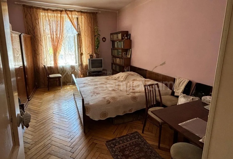 3 Սենյականոց Բնակարան Քարե Շենքում, 90քմ, 2/5 հարկ, Նորմալ Վիճակում