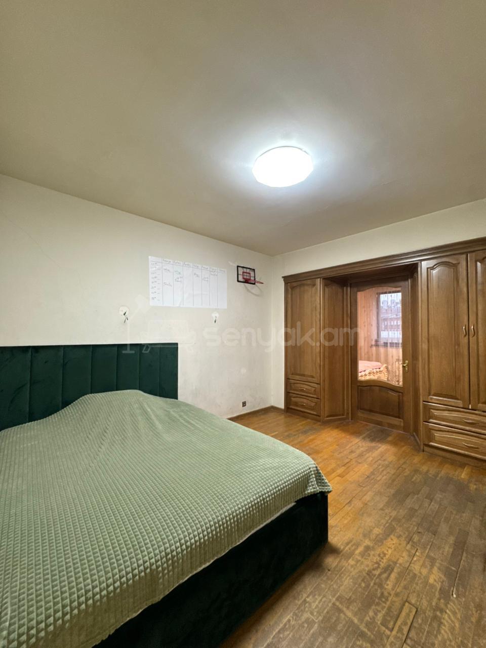 4 Սենյականոց Բնակարան Քարե Շենքում, 156քմ, 4/7 հարկ, Նորմալ Վիճակում, Կահավորված