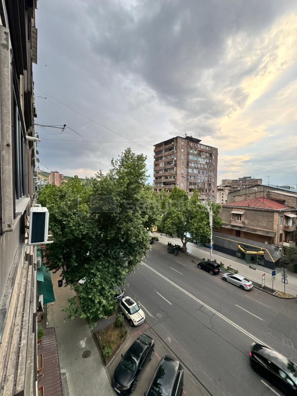 4 Սենյականոց Բնակարան Քարե Շենքում, 156քմ, 4/7 հարկ, Նորմալ Վիճակում, Կահավորված