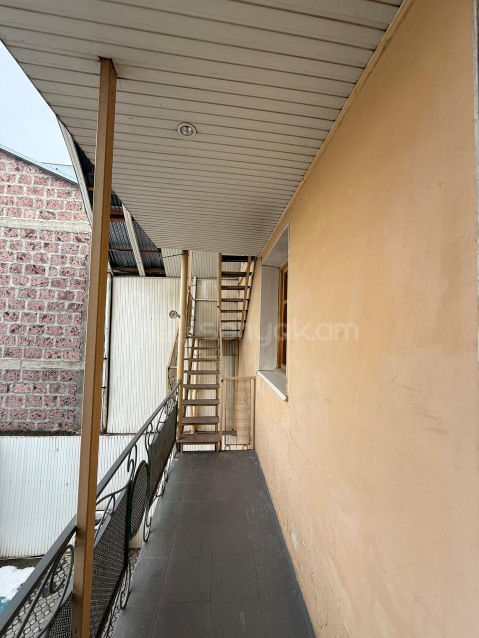 6 Սենյականոց Սեփական Տուն, 180քմ, Կոսմետիկ Վերանորոգված