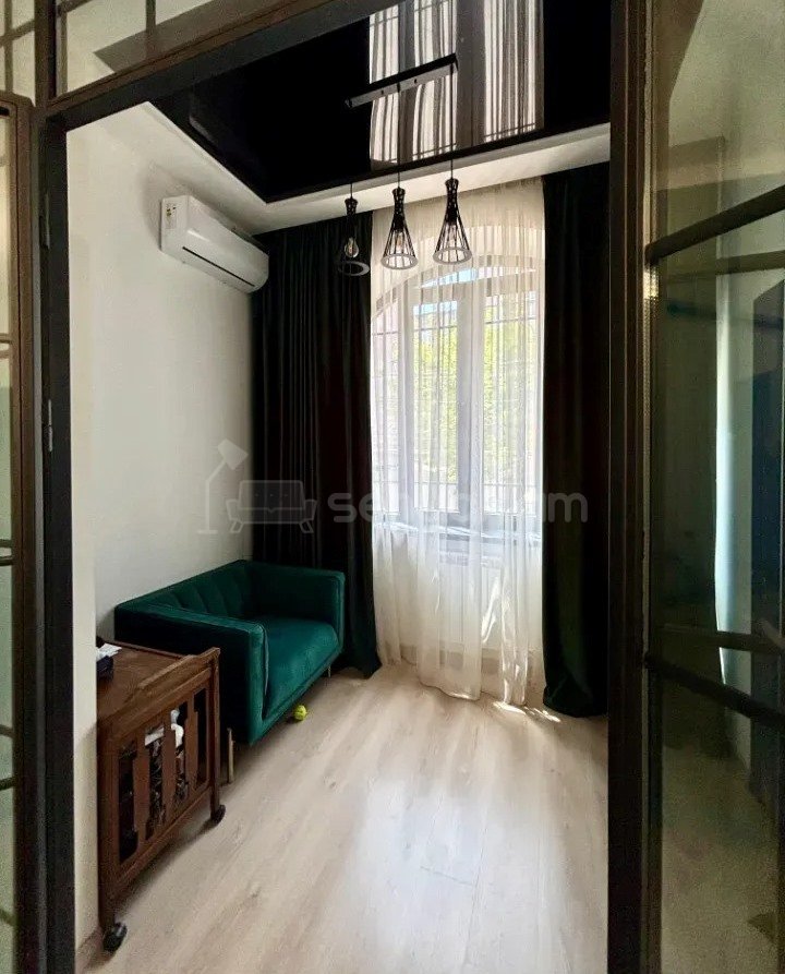 3 Սենյականոց Բնակարան Քարե Շենքում, 64քմ, 1/5 հարկ, Դիզայներական Վերանորոգված