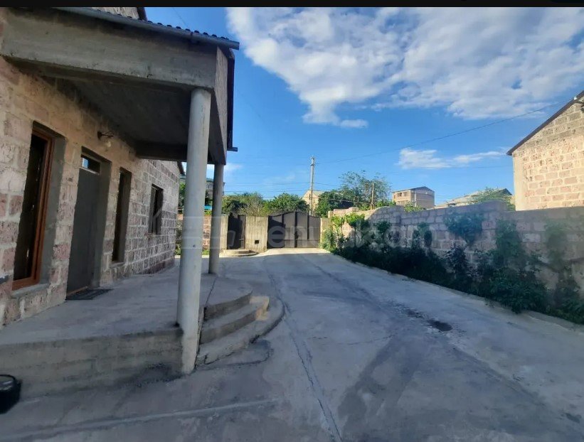2 Սենյականոց Սեփական Տուն, 140քմ, Կապիտալ Վերանորոգված, Ավտոտնակով