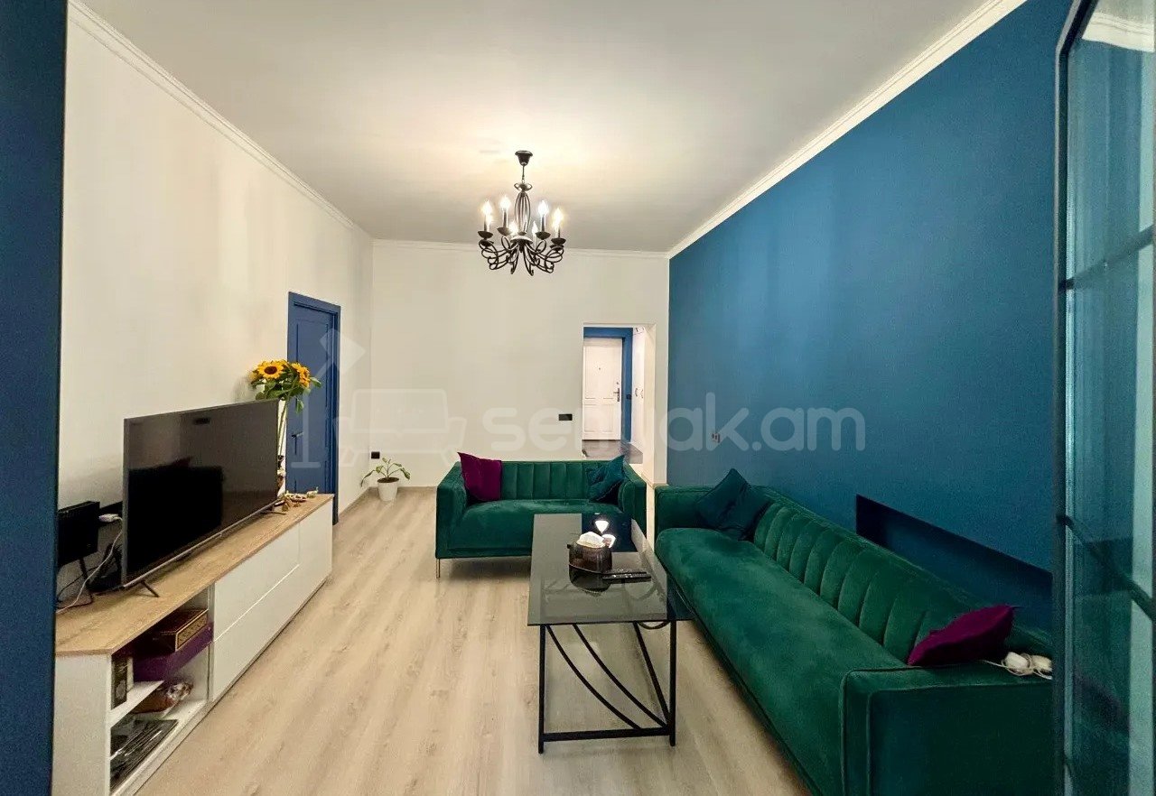 3 Սենյականոց Բնակարան Քարե Շենքում, 64քմ, 1/5 հարկ, Դիզայներական Վերանորոգված