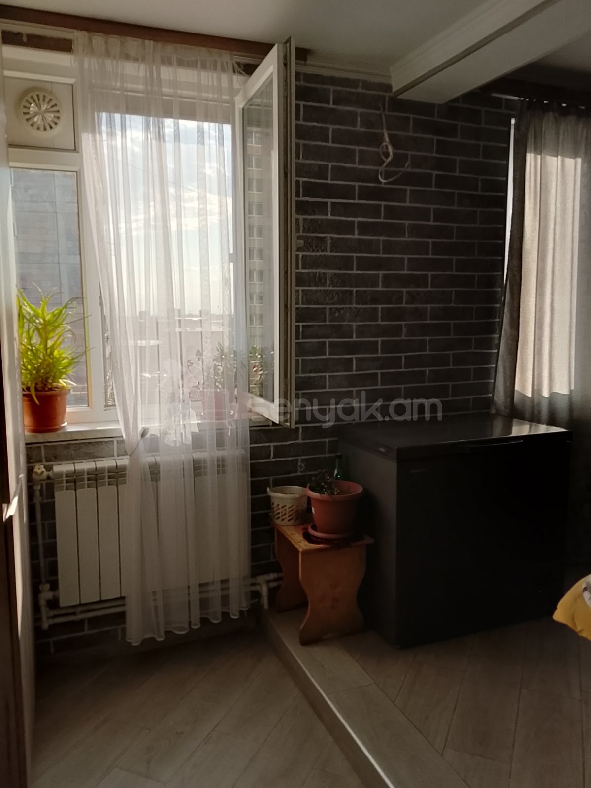 3 Սենյականոց Բնակարան Քարե Շենքում, 63քմ, 5/5 հարկ, Կապիտալ Վերանորոգված
