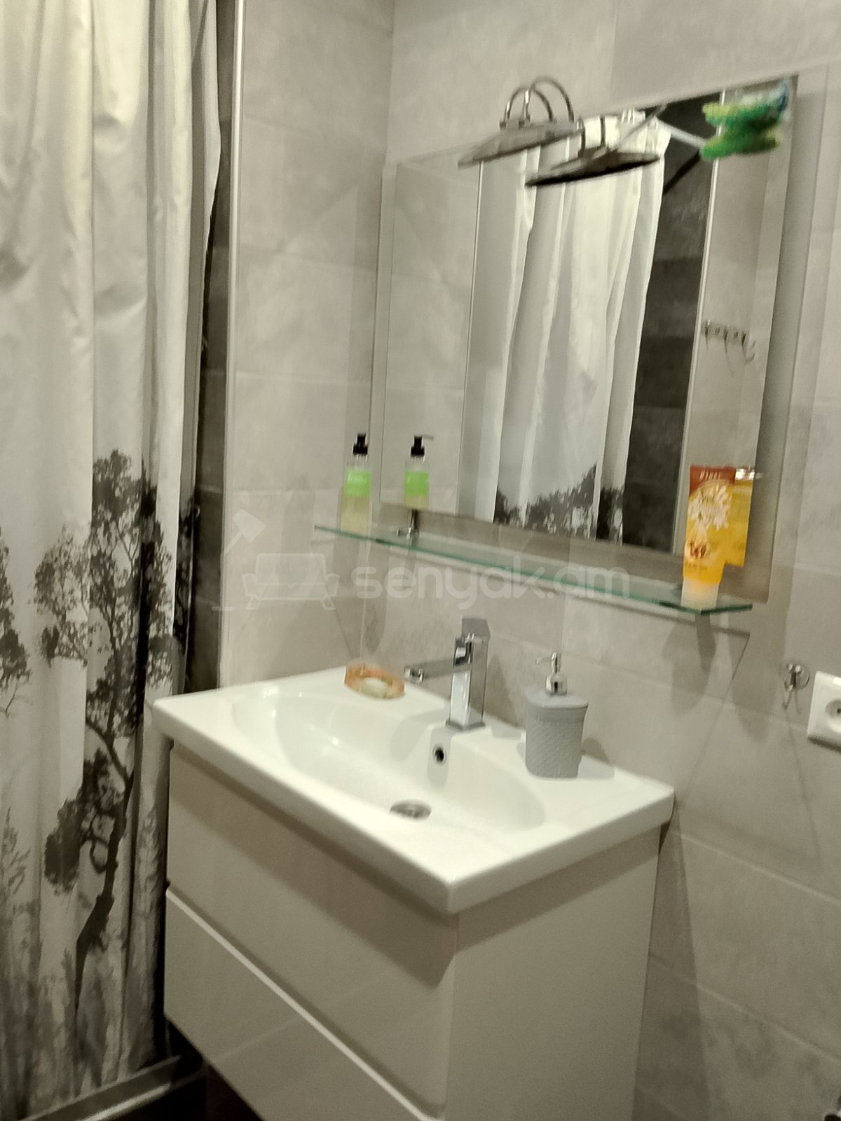 3 Սենյականոց Բնակարան Քարե Շենքում, 63քմ, 5/5 հարկ, Կապիտալ Վերանորոգված